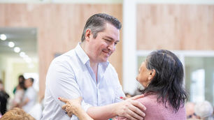 EL INTENDENTE MARTÍN PEREZ SALUDÓ A LAS VECINAS Y VECINOS POR NOCHEBUENA Y NAVIDAD