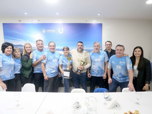 ⛹️‍♂️Ushuaia: El intendente Vuoto recibió a la escuela Municipal de Newcom + 50 mixtos que competirán en Comodoro Rivadavia