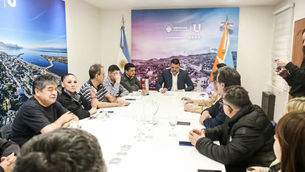 LA MUNICIPALIDAD DE #USHUAIA ACORDÓ UN NUEVO AUMENTO SALARIAL DEL 8,24% CON TODOS LOS GREMIOS MUNICIPALES