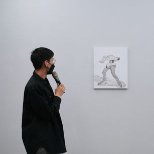 Wen Gum Gum's acrylic paintings consist of portraiture, figurative art, and narrative fiction. Her works feature semi-nude women, women without bodies, and groups of women.