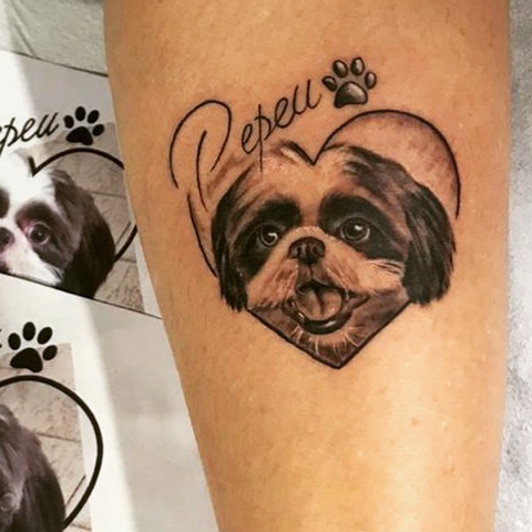 tatuagem realista com cachorro ou pet