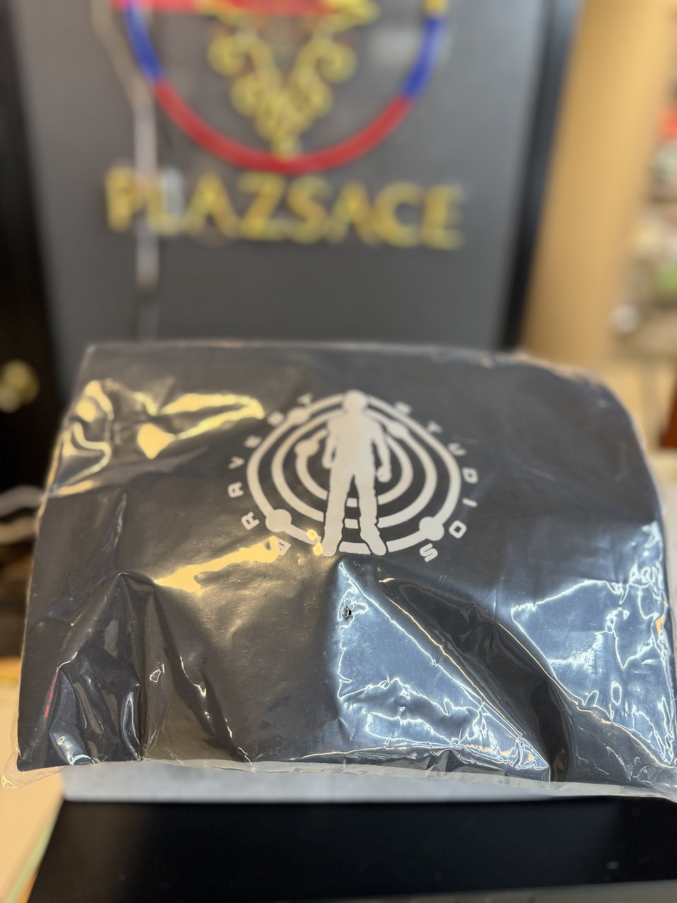Thumbnail: Black packaged shirt with "VIBRATION RESEARCH" logo and "PLAZSACE" background.