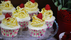 42. cupcakes de chocolate blanco y frambuesas