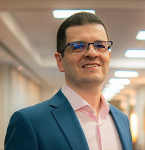 Emerson de Oliveira_edited.jpg