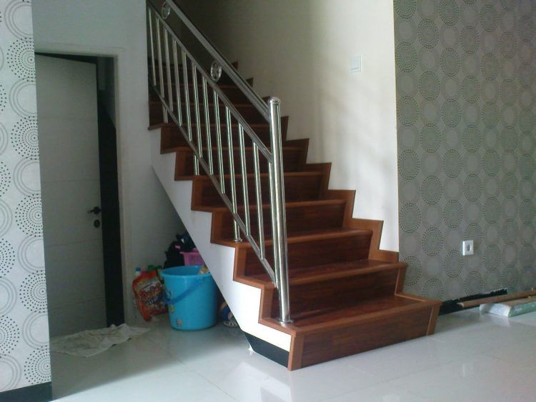 keramik tangga unik