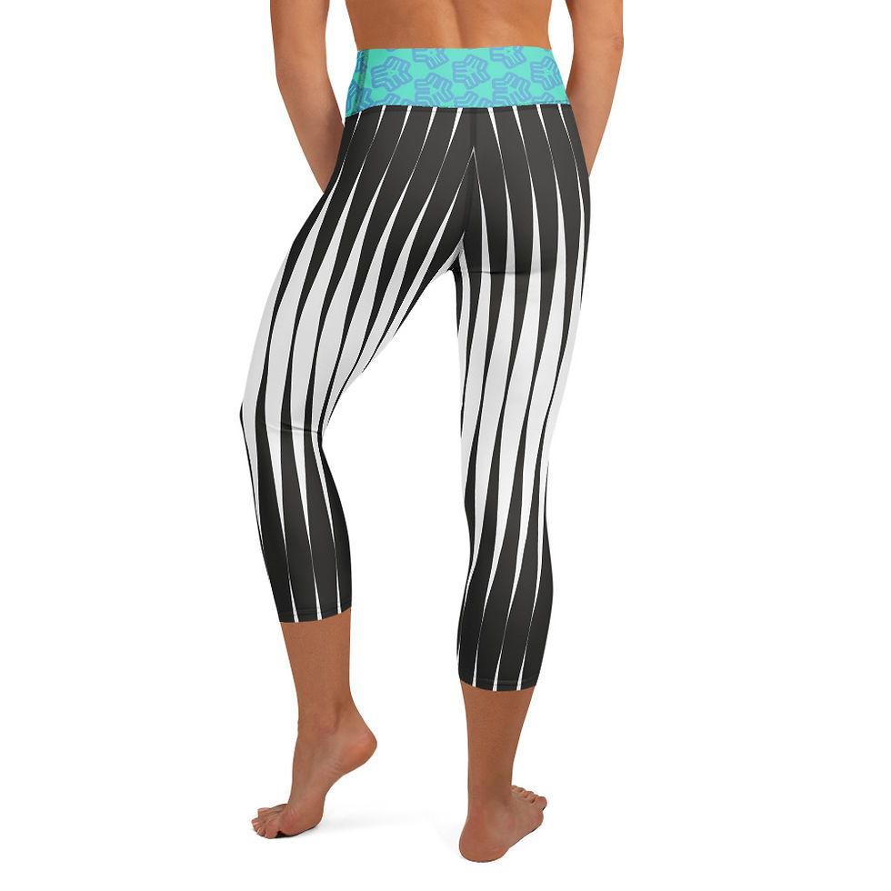 Thumbnail: Tangle Near & Far Yoga Capri Leggings
