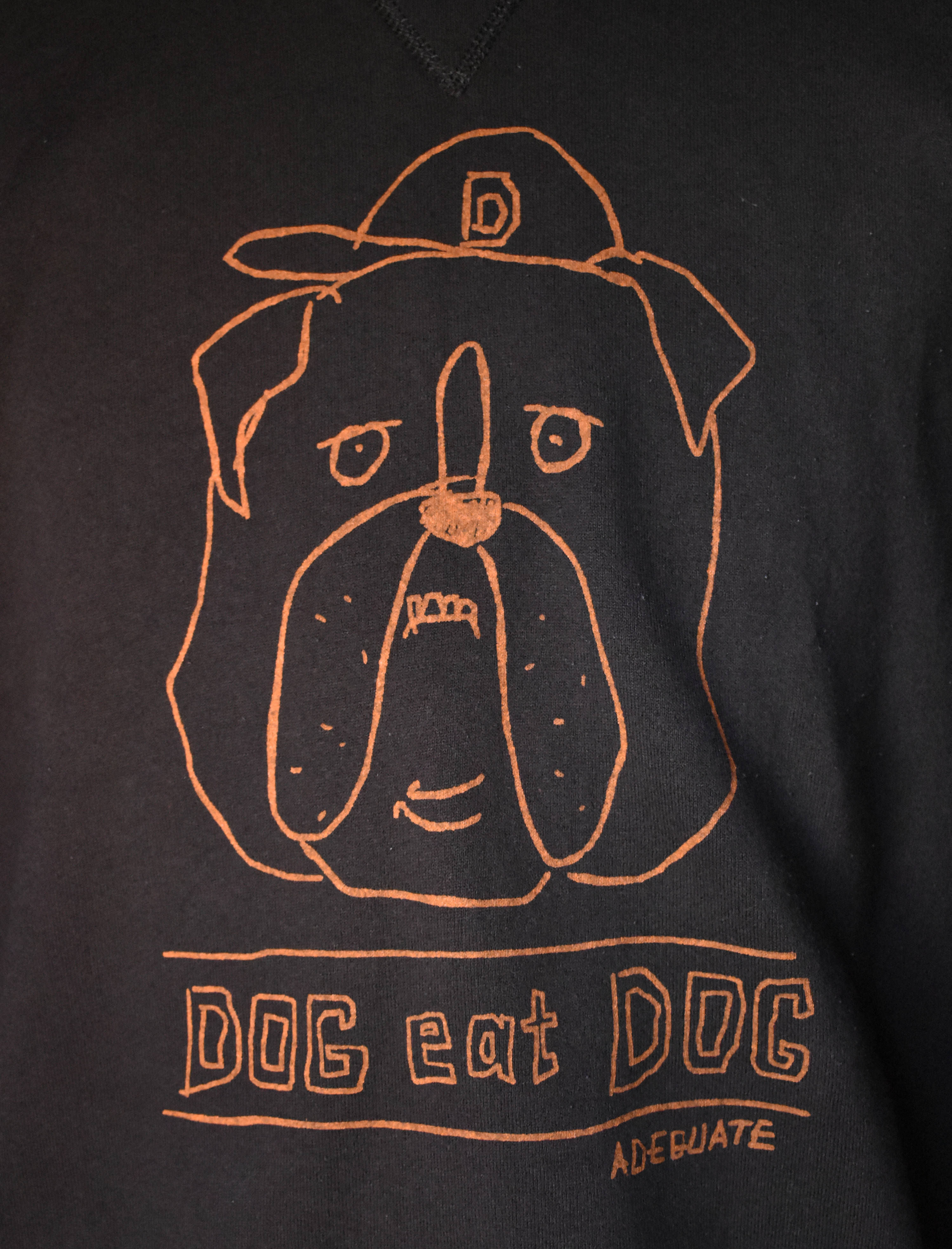 Doodle Art Sweat Dark Brown "DOG EAT DOG"