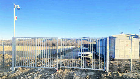 Perimeterschutz für 3 MW: Zwei neue PV-Freiflächenanlagen in Italien gesichert