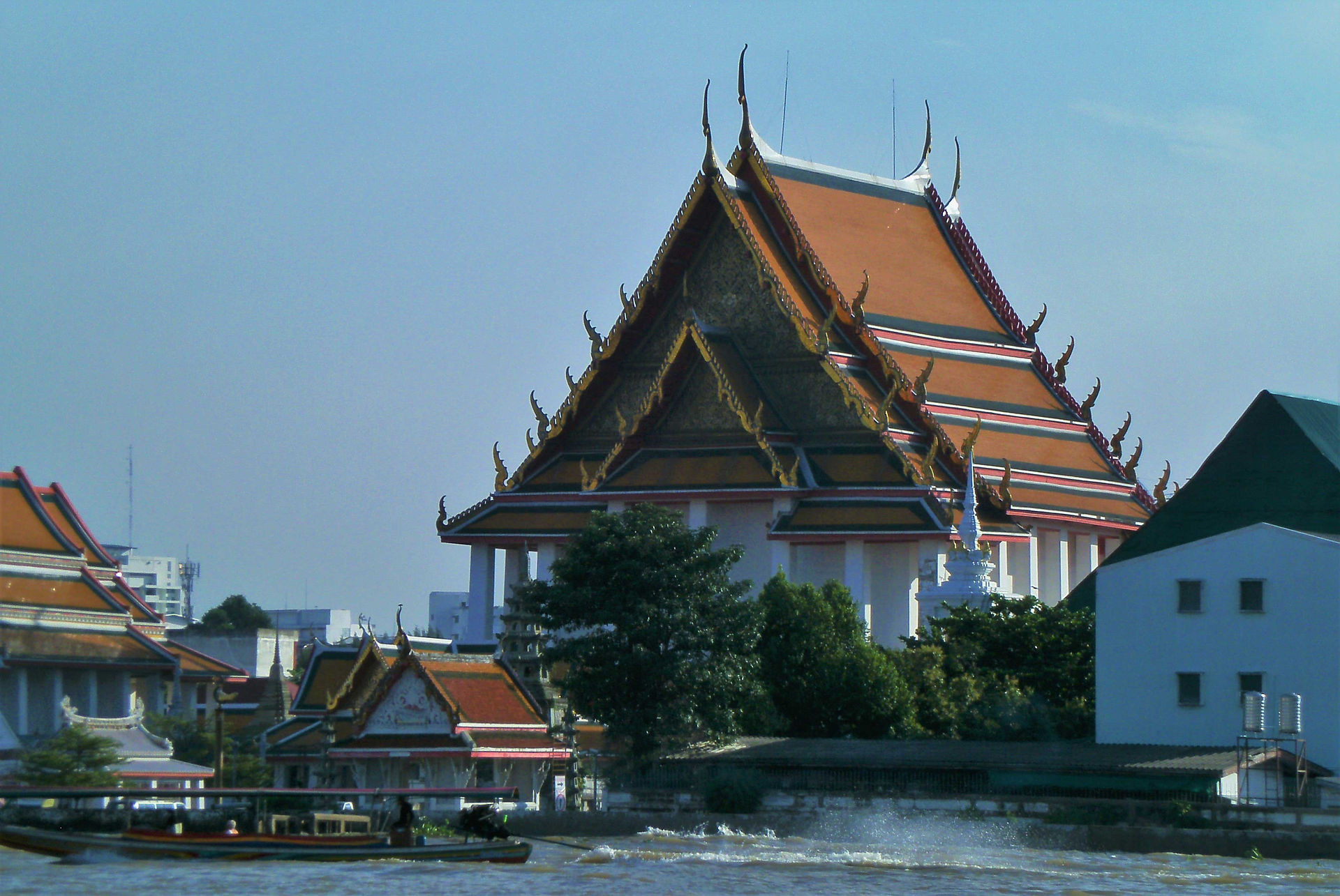 Chao-Pharaya-River-Temple