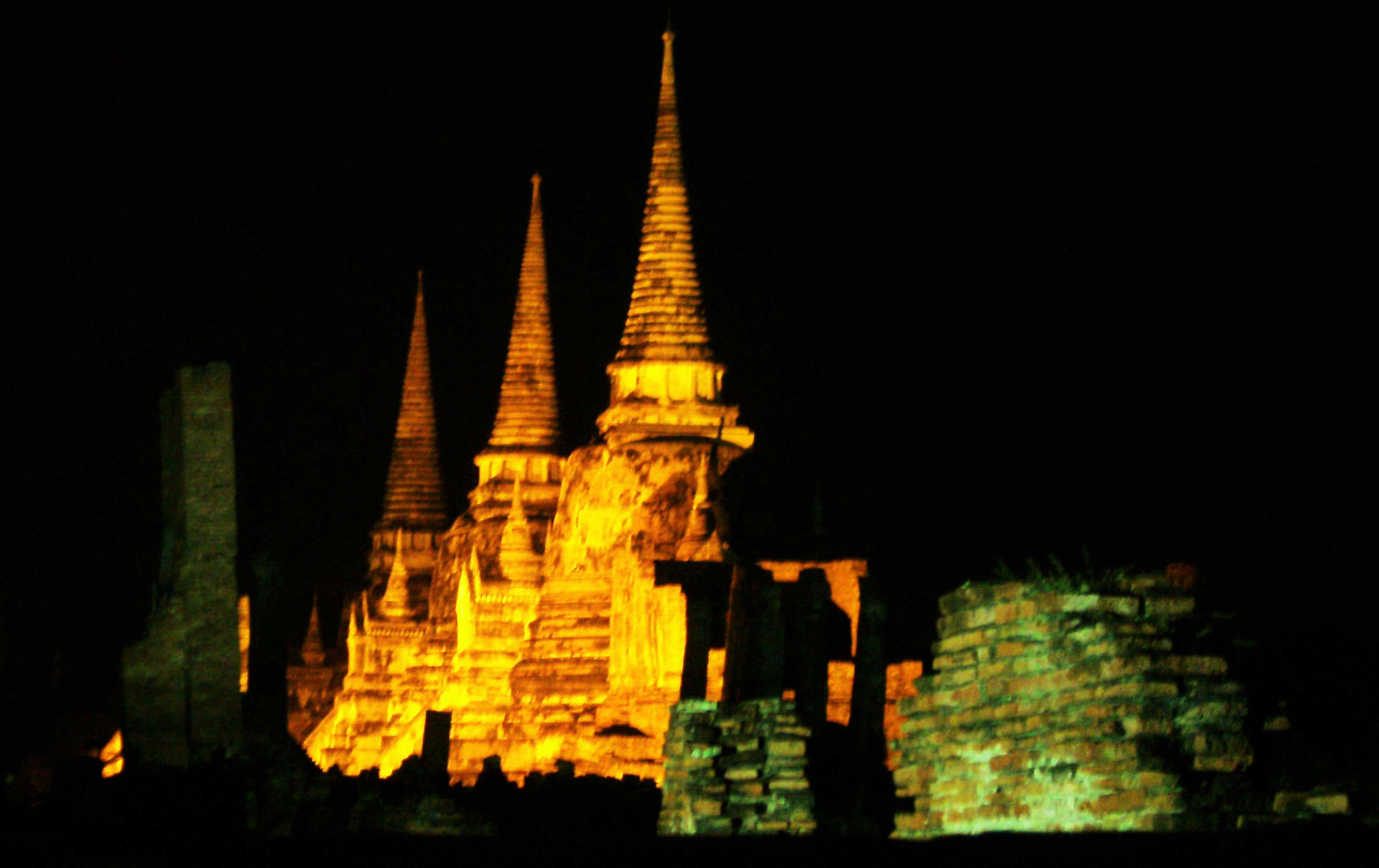 Wat-Para-Si-Sanphet-Night-View