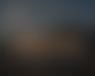 Trabajadores en un techo al atardecer. Texto: Build Ops HQ, "OLEADA DE VERANO", "¡Gestiona Proyectos sin Quemarte!". Ambiente profesional.