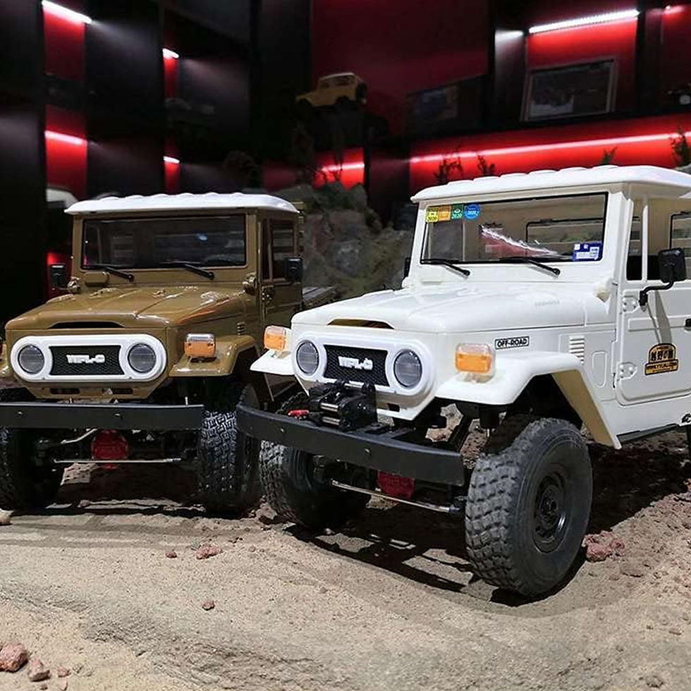 Miniatura: WPL C44 haciendo rock crawling con neumáticos de alto agarre