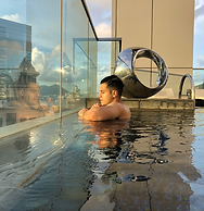 Luxury Stay infinity pool