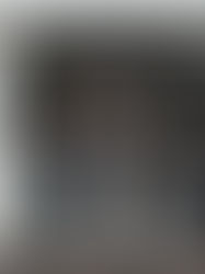 Üks Helü mul helises rinna sees ...