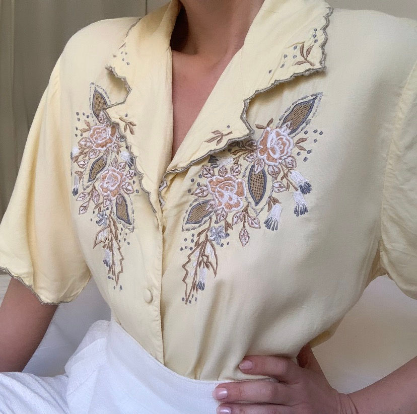 Miniature : Chemise ancienne brodée 