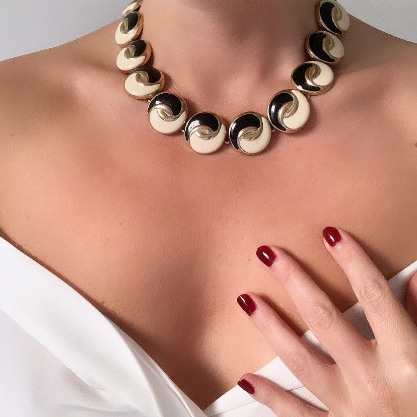 Thumbnail: 80s black &amp; white choker