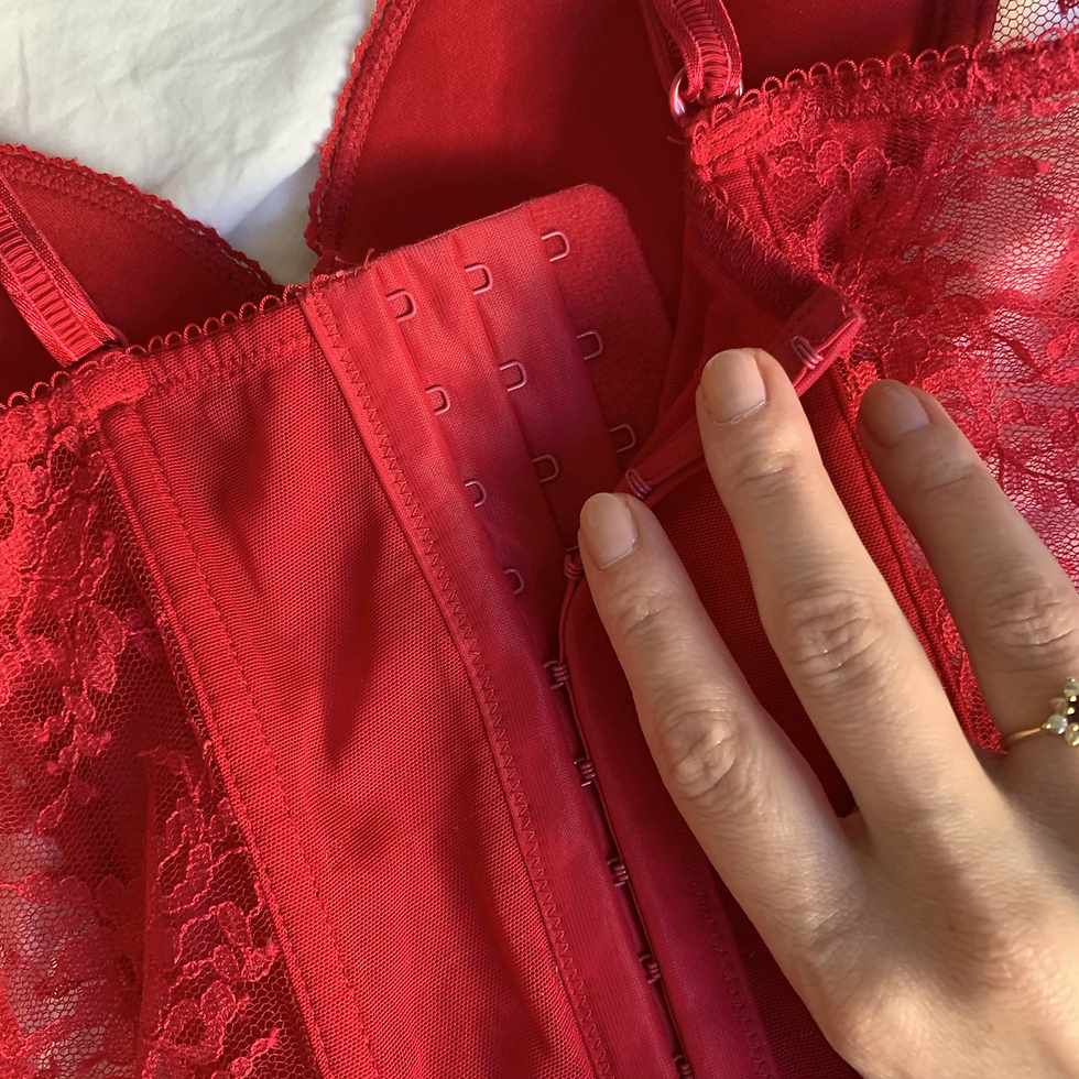 Miniature : Red lace bustier