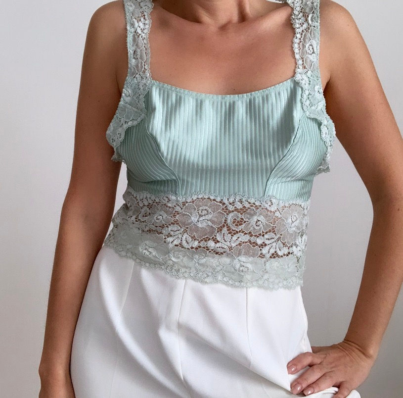 Thumbnail: Top court en dentelle 