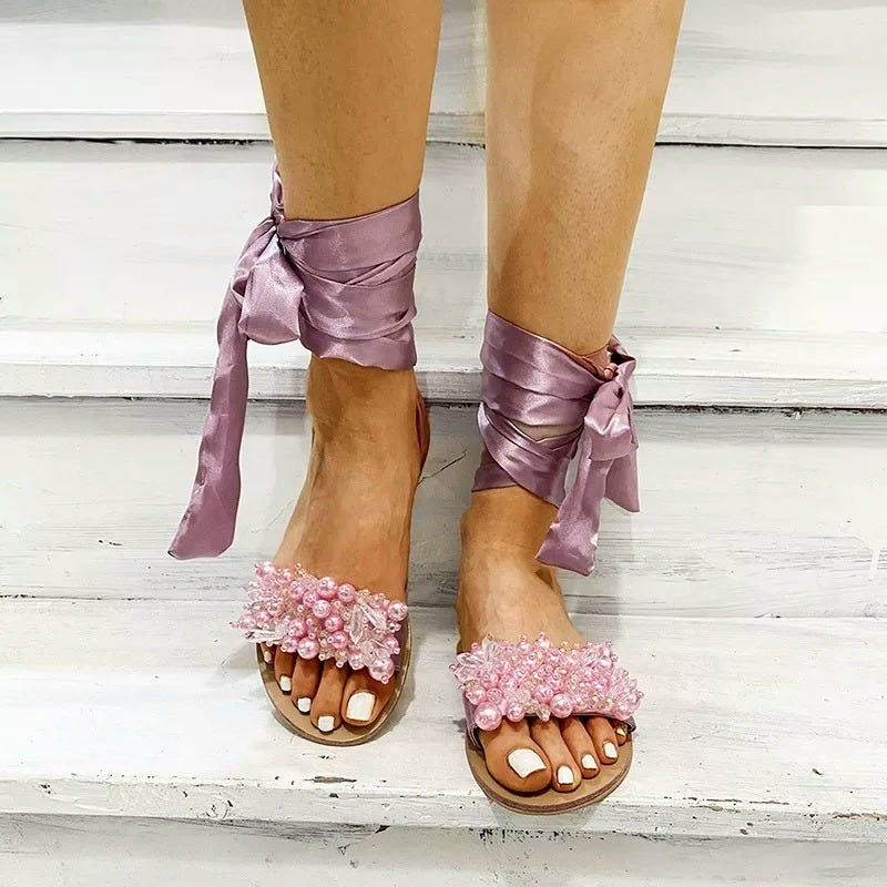 Миниатюра: Sandalen geschnürt mit Perlen