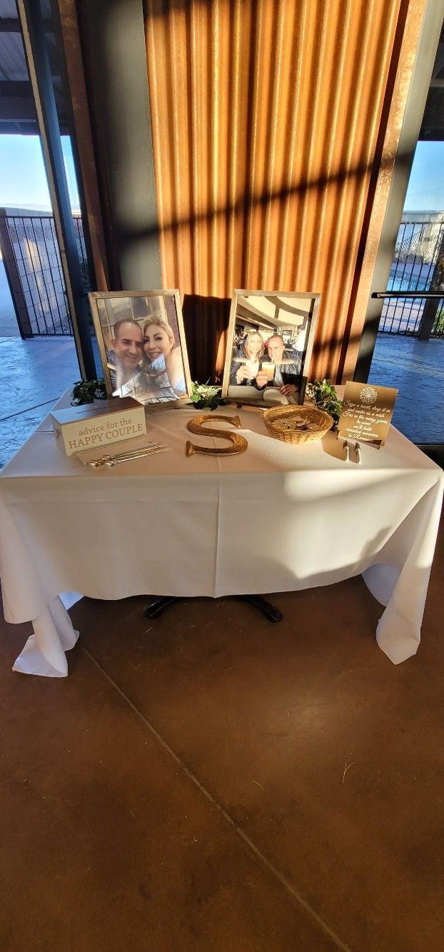 Sanchez Guestbook Table