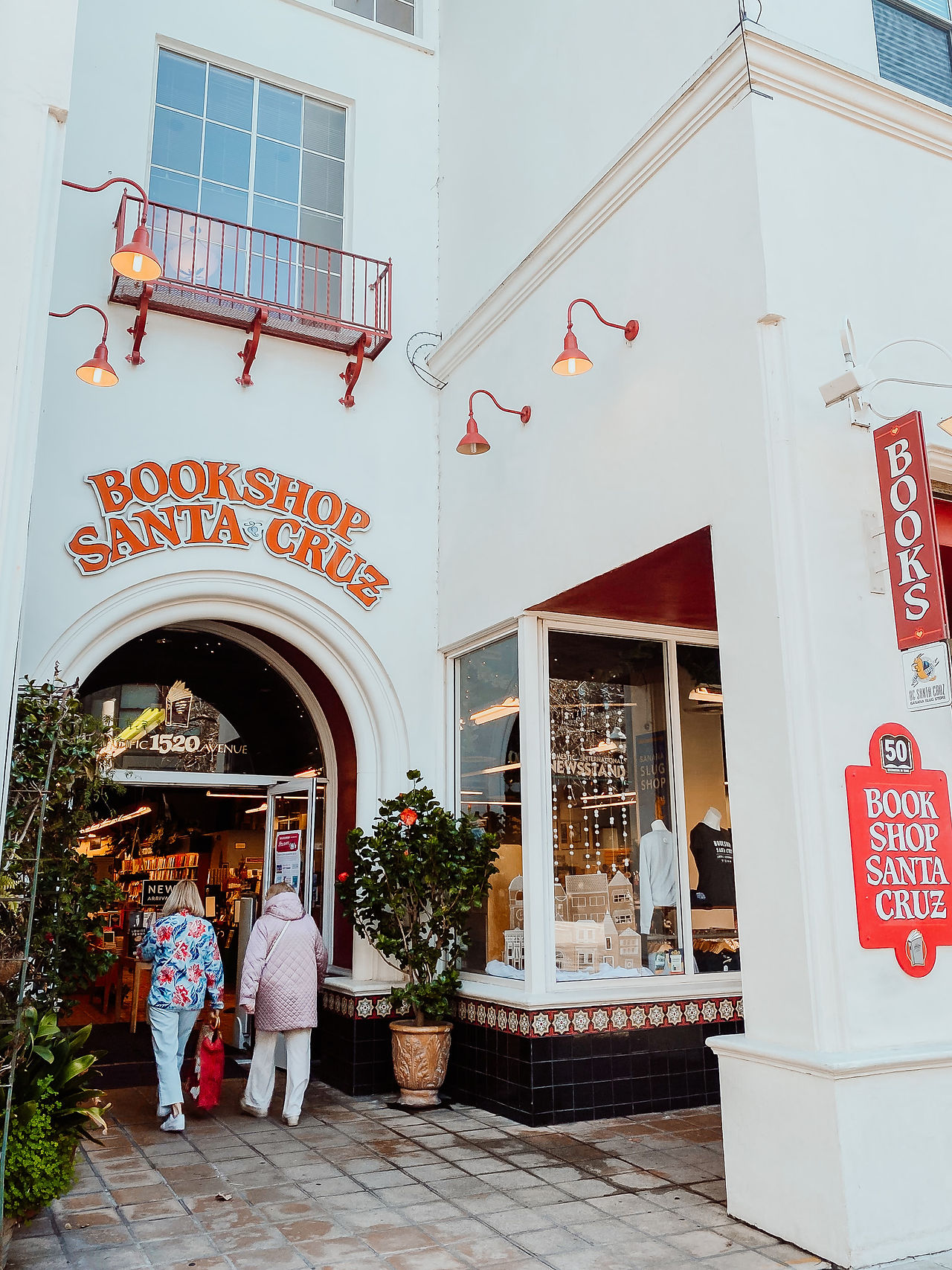 Things To Do in Downtown Santa Cruz - Bookshop