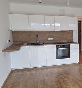 kuhinja IKEA voxtorp beli sijaj.jpg