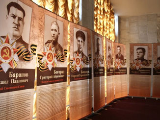 В Биробиджане открылась передвижная портретная галерея жителей ЕАО - Героев Советского Союза и полны