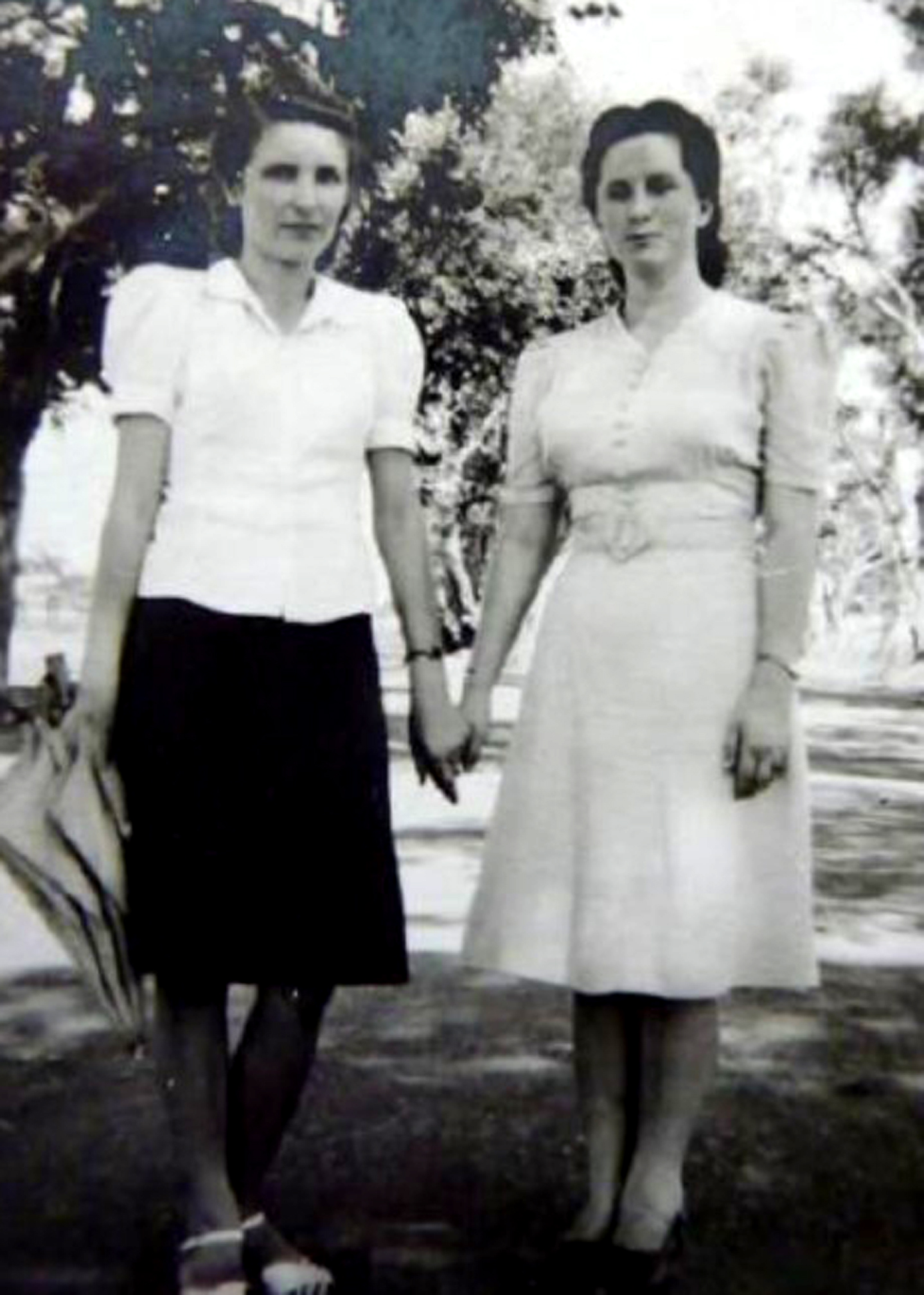 09 Hela and Sabina Marchewska in Valivade