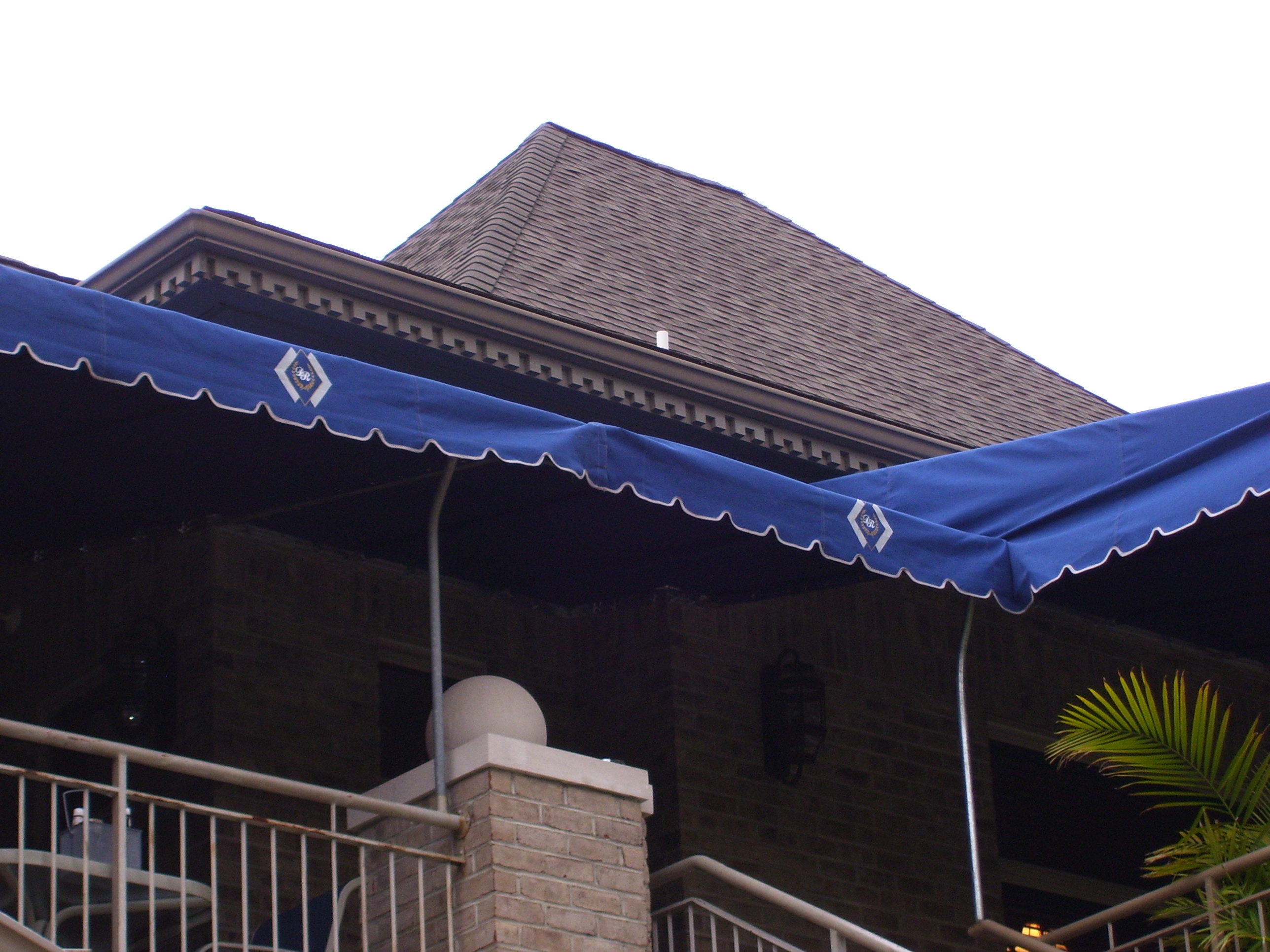 Commercial laurelawnings