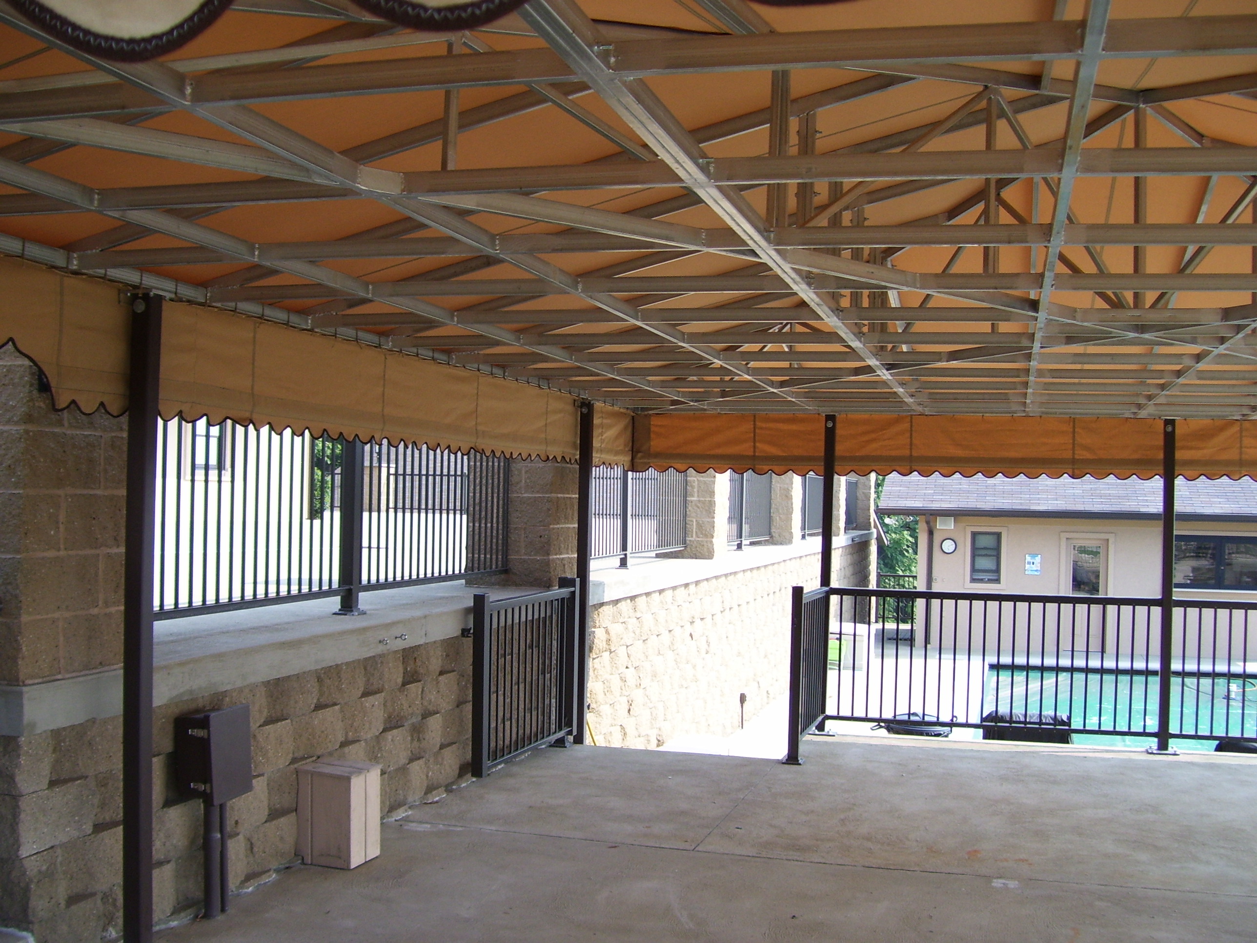 Commercial laurelawnings