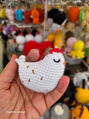 Crochet Mini Hen Keyring – Handmade Farmyard Bag Charm | Creartive