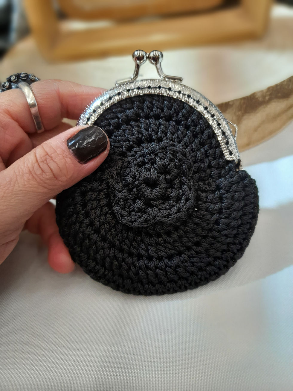 Crochet kisslock clasp coin purse black