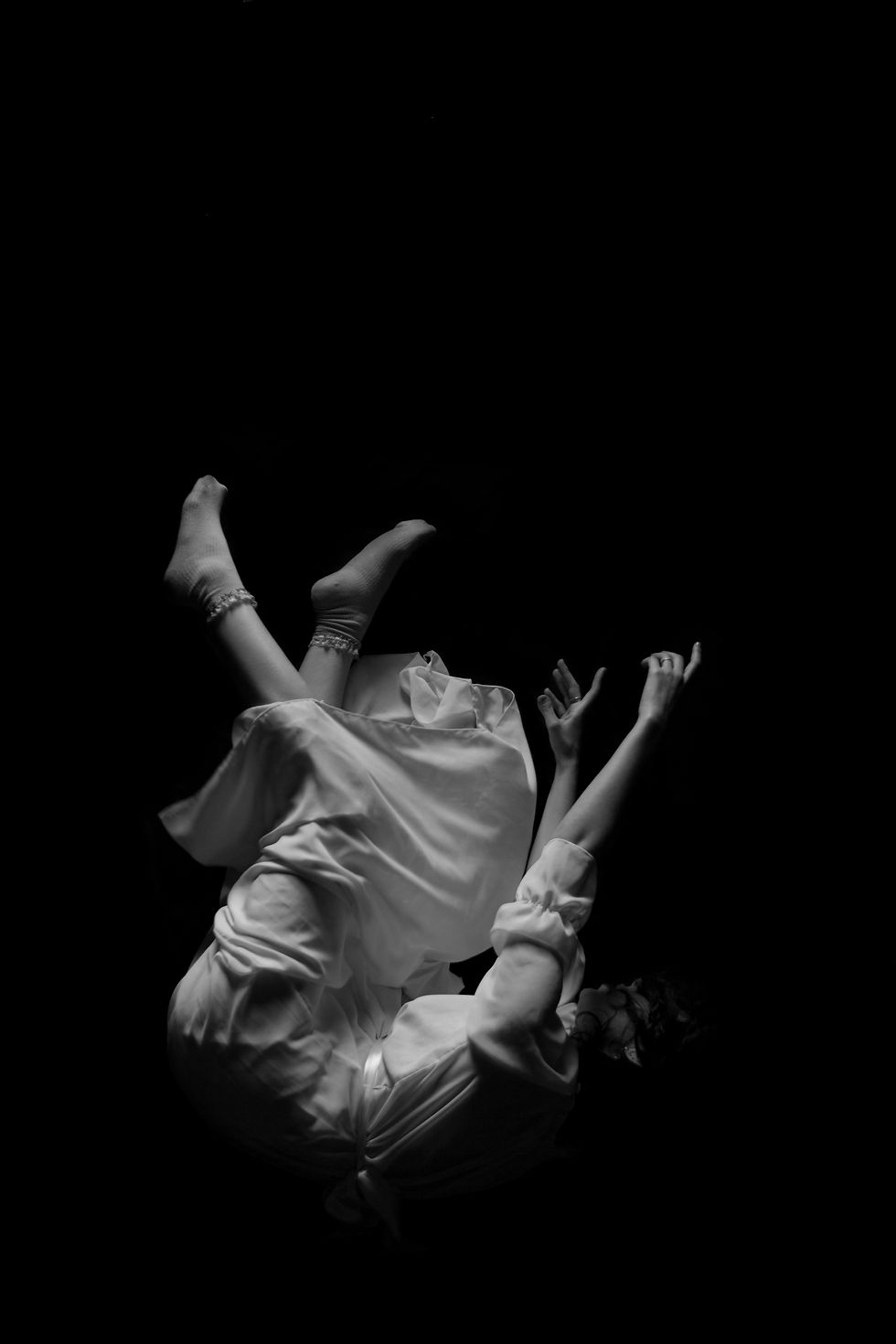 WOMAN FALLS FROM A BALCONY