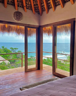 Ocean views from every bedroom / vistas desde cada recámara