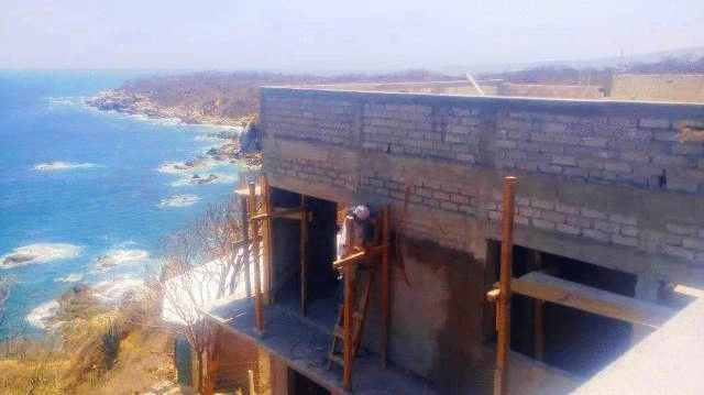 Our buildings on cliffs / Nuestras construcciones en acantilados