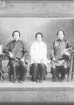 李天祿之母-李哖（中）