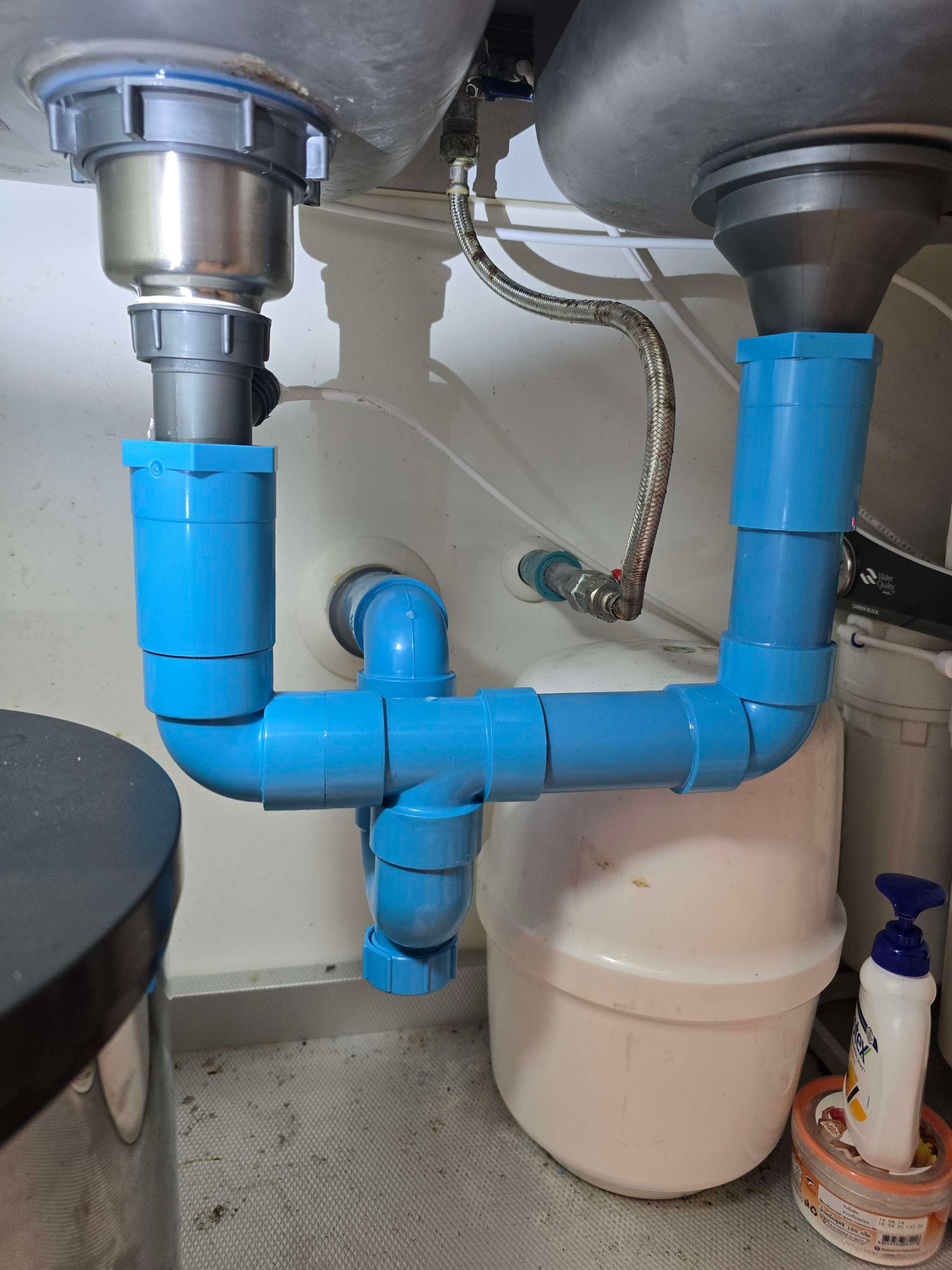 Install or repair kitchen sink drain assemble (starting from 2,000 THB).