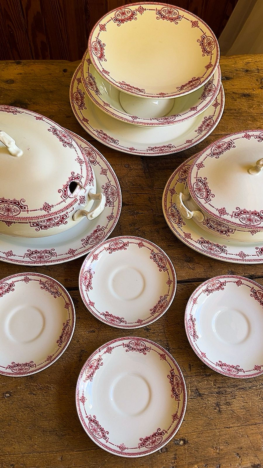 Antigua vajilla inglesa para Gath & Chaves