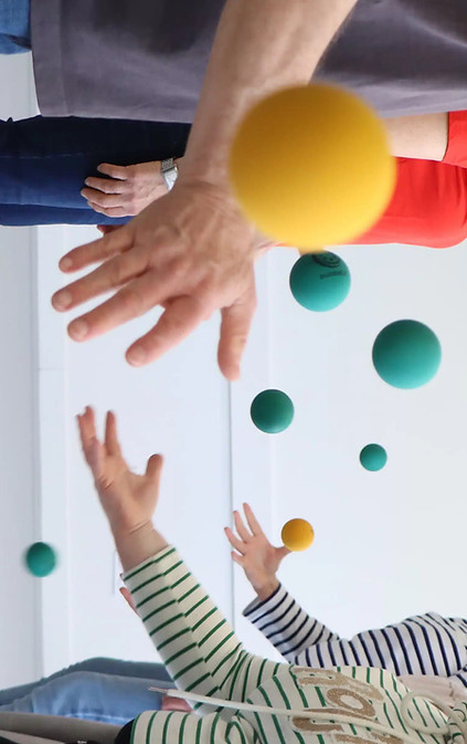 des personnes qui pratiquent le brain ball à l'Union Arbresloise