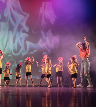 Vibezone Dance Community Wemmel - cours enfants Kids Teens Juniors minis Ados