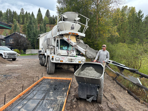 concrete sidewalk pour