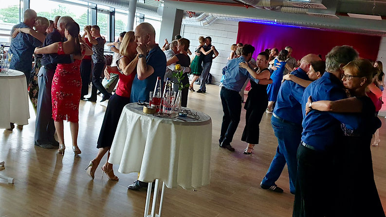 Tanzen auf der Milonga Central