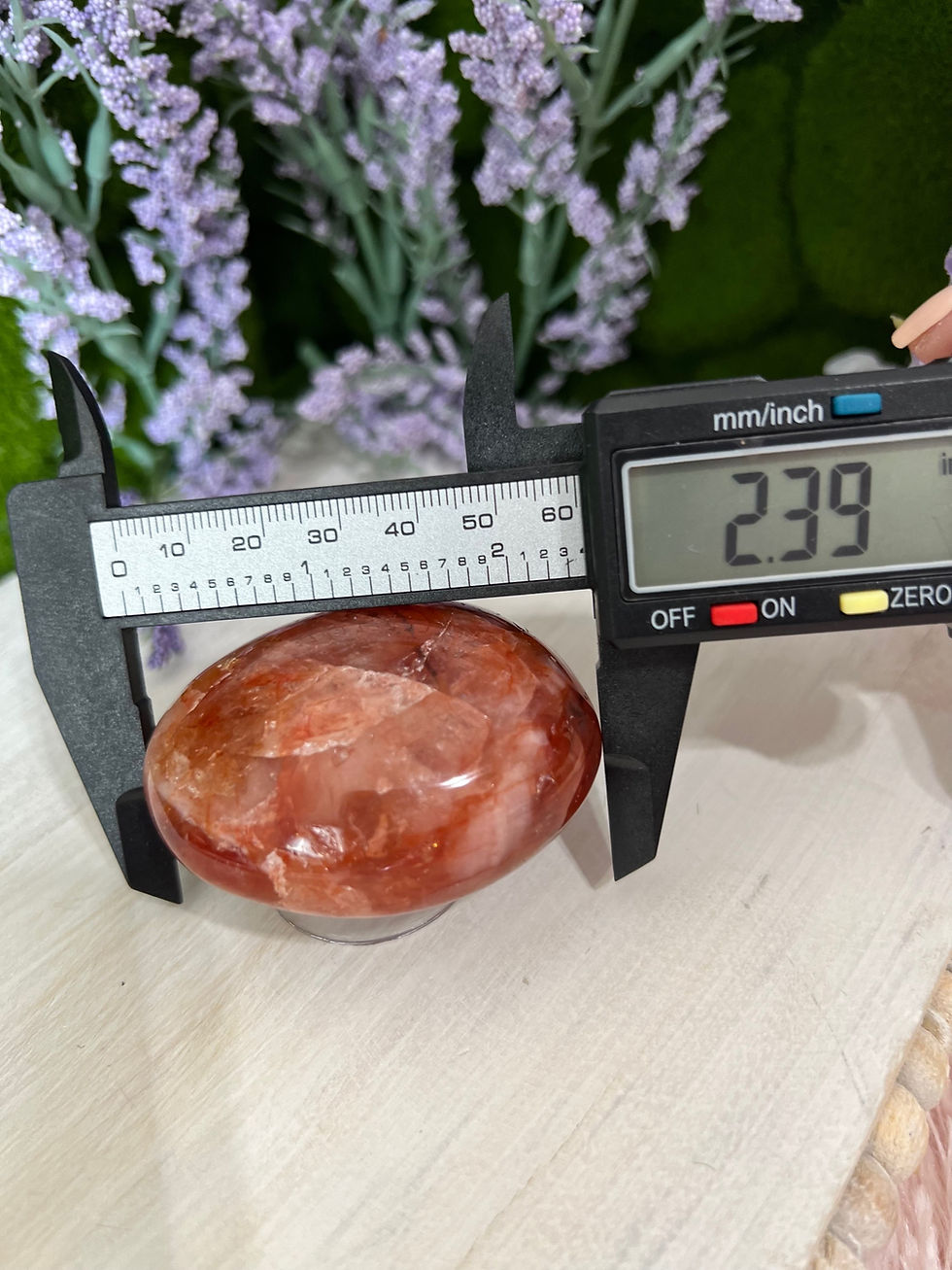 Miniatura: Fire Quartz / Hematoid Quartz Palm Stone: Balance, Healing & Strength