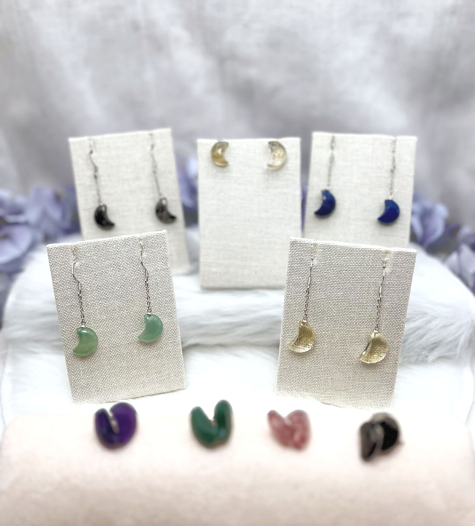 Miniatura: Handcrafted Crescent Moon Gemstone Earrings for Lunar Energy