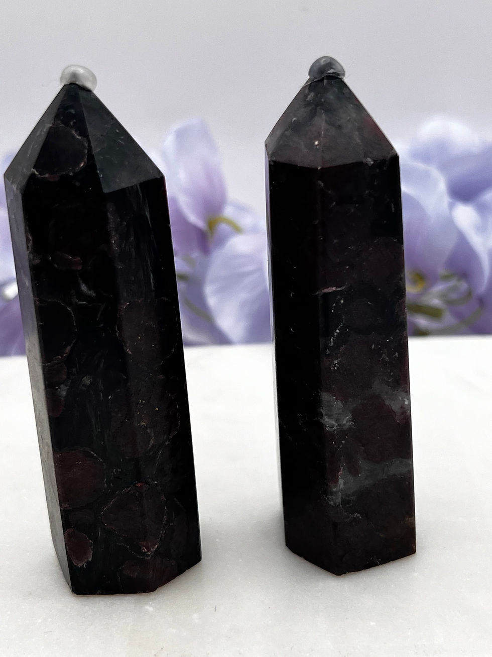 Miniatura: The Power of Focused Energy: Garnet Points for Confidence & Strength