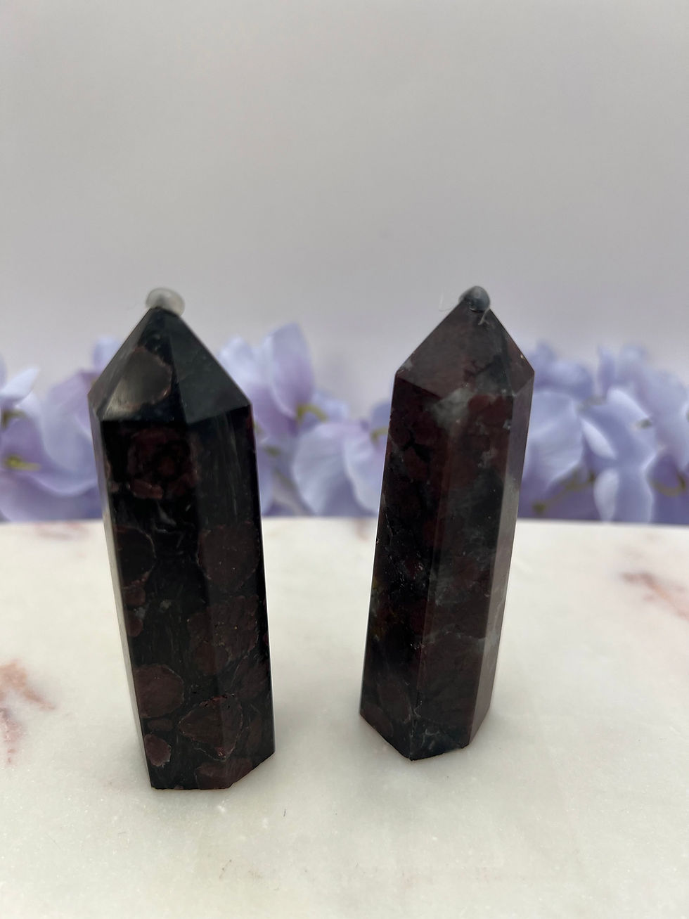 Miniatura: The Power of Focused Energy: Garnet Points for Confidence & Strength
