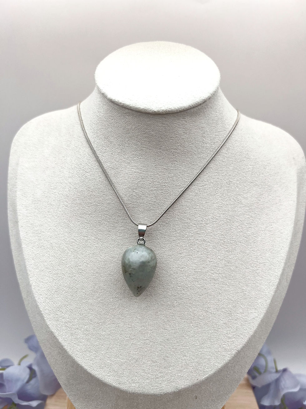 Miniatura: Teardrop Crystal Pendant Collection: Healing Stones for Balance and Style