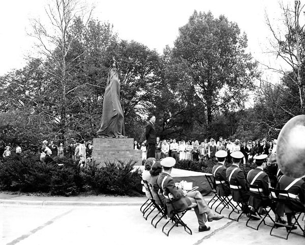 Sparty-Unveiling-_1945.jpg