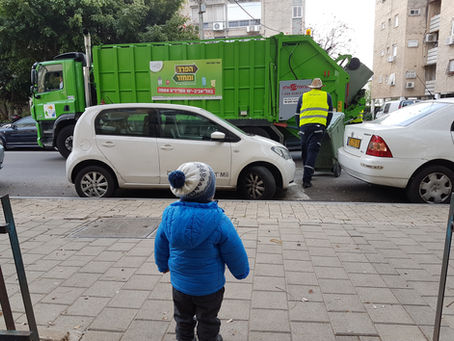אז איך בכלל נולד הרעיון לכתוב ספר ילדים על משאית זבל?
