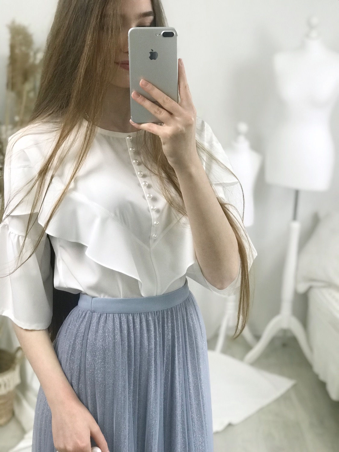 Блуза с рюшами и жемчугом